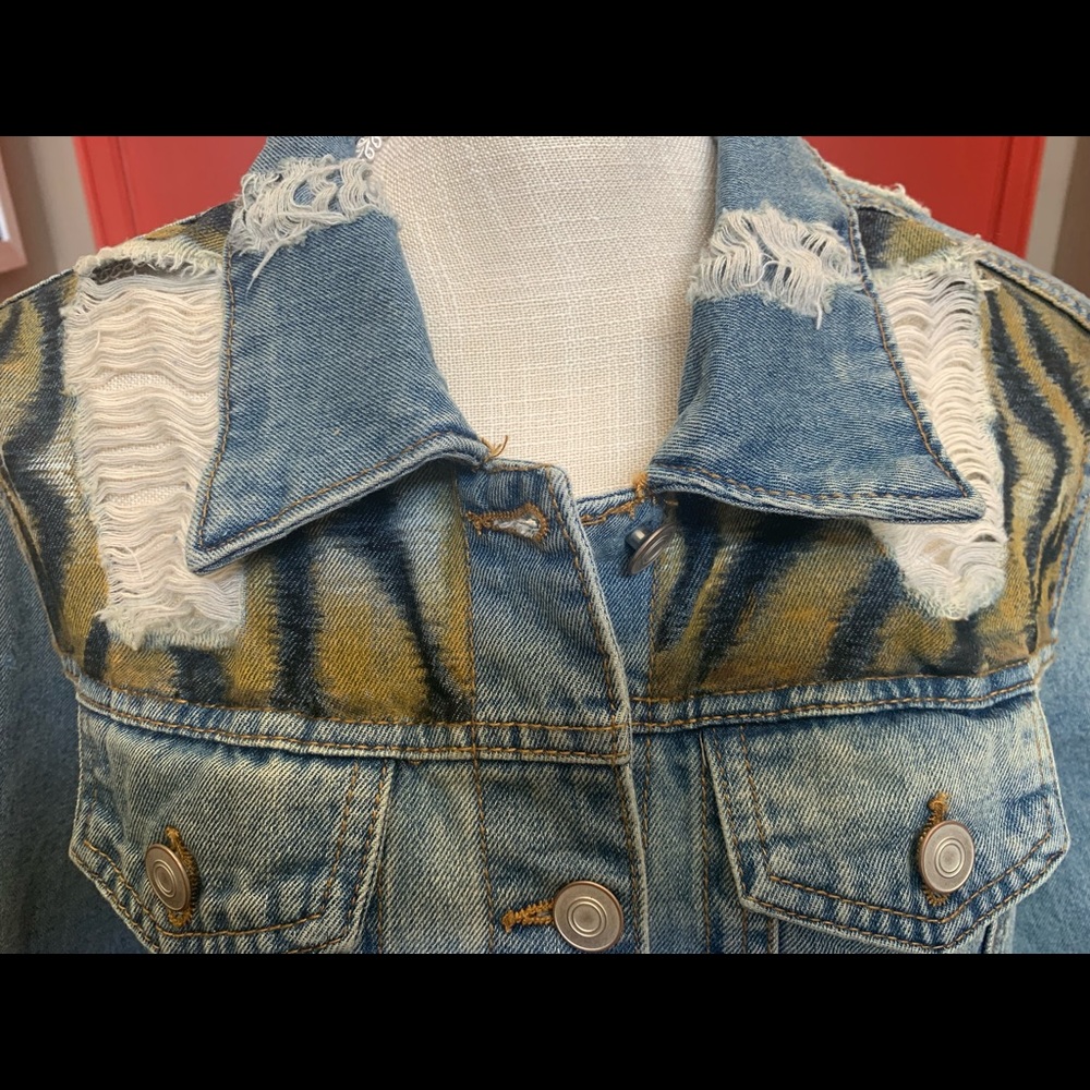 Hand painted Denim Jacket TIGER NEW Women’s SZ MD big cats lions OOAK - Picture 10 of 13
